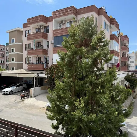 At The Cleopatra With A Balcony Appartement *