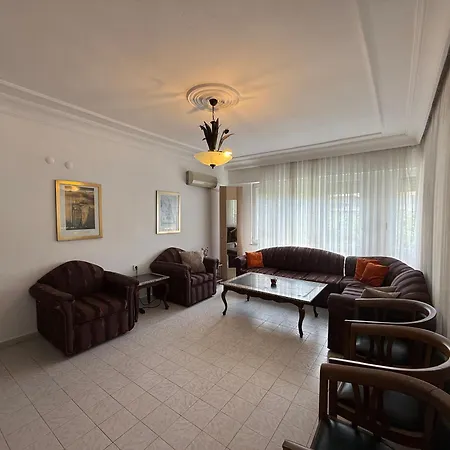 At The Cleopatra With A Balcony Appartement Alanya